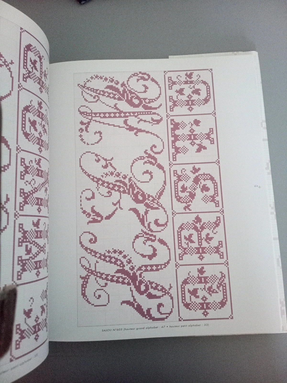 Boek "Alphabets Anciens à broder au point de croix" - Véronique Maillard – photo 6